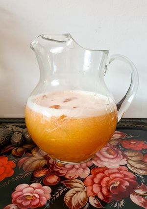 Una foto de Agua de melón con miel de Yucatán y agua de azahar