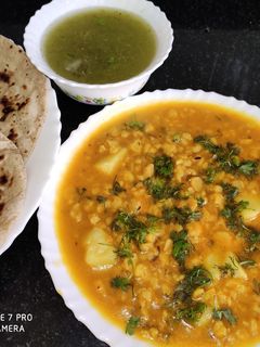 बड़ी आलू की सब्जी (Badi aloo ki sabzi recipe in Hindi) रेसिपी मुख्य फोटो