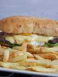 Chivito Uruguayo con Pan Casero N°2