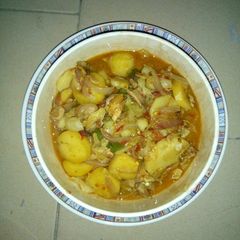 A picture of Veggies and potato sauce.
