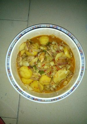 A picture of Veggies and potato sauce.