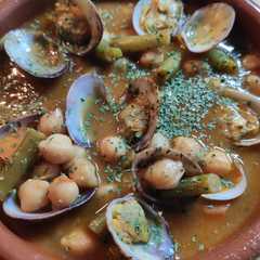 Una foto de Garbanzos con almejas