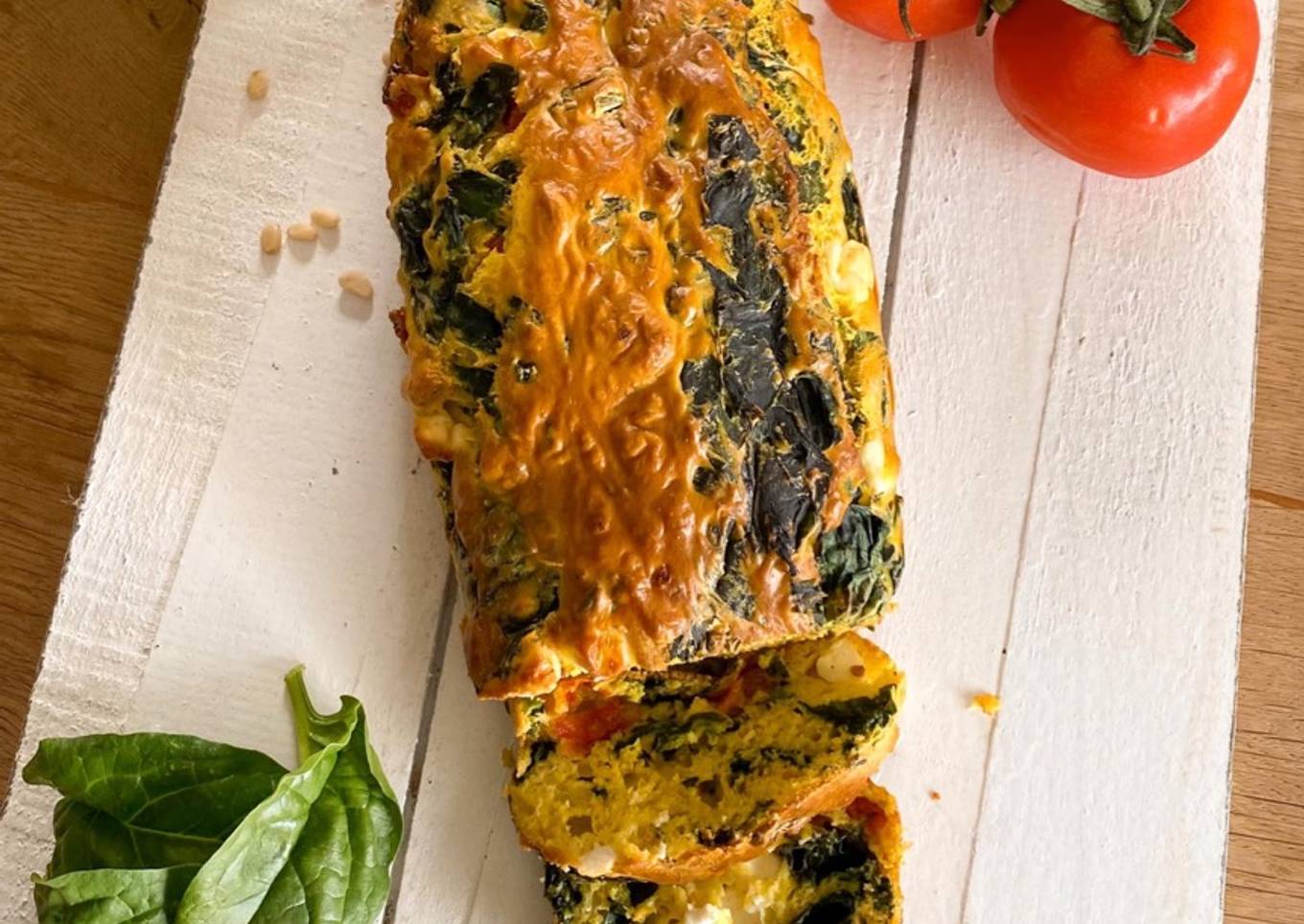 Cake fêta, épinards, tomates séchées