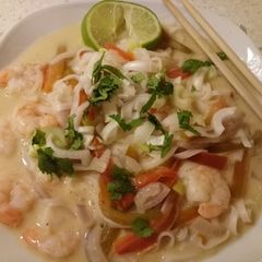A picture of Thai prawn noodle soup.