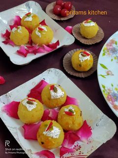 बादाम नारियल के लड्डू (Badam nariyal ke ladoo recipe in Hindi) रेसिपी मुख्य फोटो