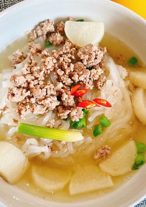 Hình của món Bánh canh thịt heo xay.