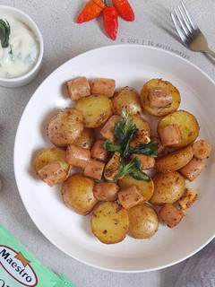 Foto resep Baked Potato Garlic and Sausage with Mayonaise Dipping Sauce