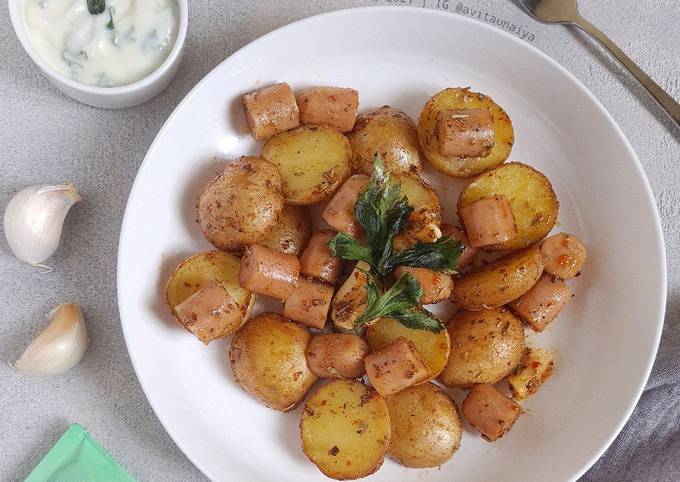 Ternyata ini loh! Cara  membuat Baked Potato Garlic and Sausage with Mayonaise Dipping Sauce dijamin nagih banget
