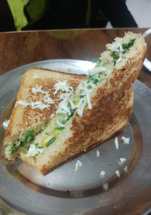 A picture of Spinach corn sandwich.