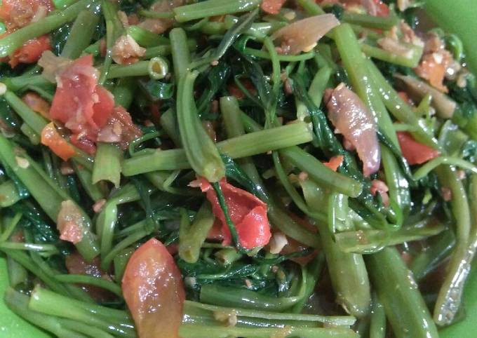 Wajib coba! Resep membuat Tumis Kangkung Tauco Cianjur dijamin lezat