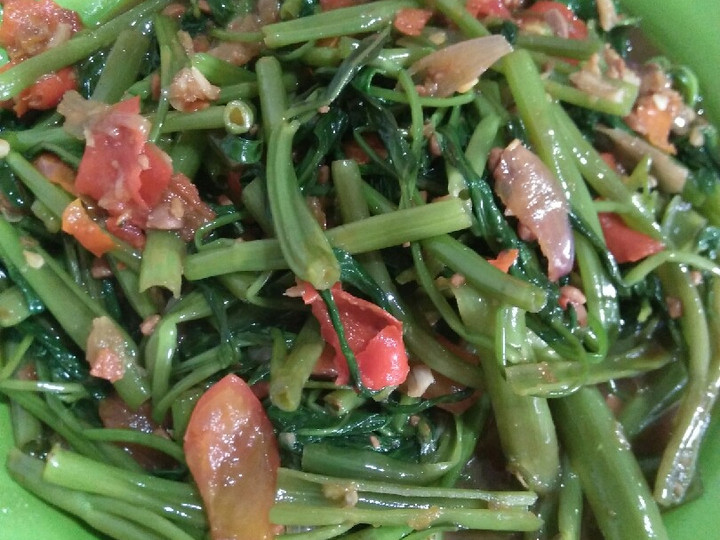 Wajib coba! Resep membuat Tumis Kangkung Tauco Cianjur dijamin lezat