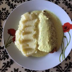 A picture of Salmon with curry cream sauce (Losos s kari smotanovou omáčkou).