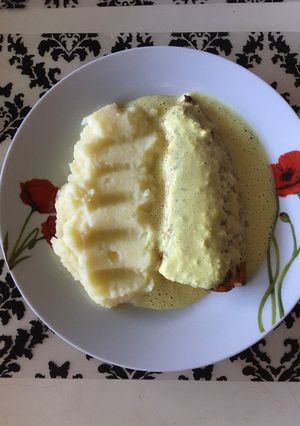 A picture of Salmon with curry cream sauce (Losos s kari smotanovou omáčkou).