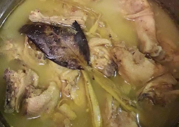 Ayam ungkep bumbu kuning