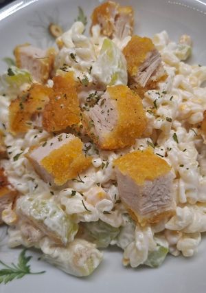 Cukkinis tészta saláta (rántott hús kockával) recept fotója