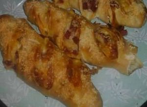Una foto de Pan relleno de jamón y queso