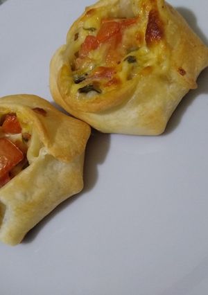 Una foto de Empanadas caprese