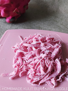 Foto resep Mie Homemade Kulit Buah Naga Eggless