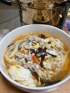 酸辣湯麵 的食譜成品照片