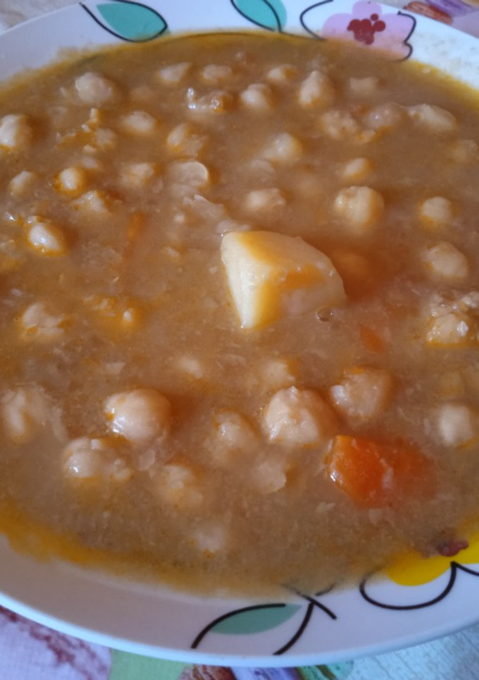 Una foto de Potaje de garbanzos y champiñones en olla exprés
