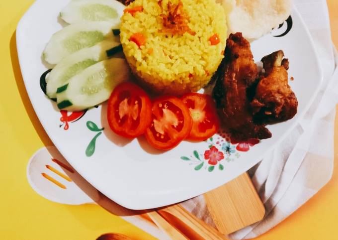 "Nasi ungkep bumbu Ayam kuning"👍😘❤️