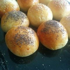 A picture of The BEST Hamburger Buns.