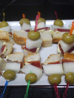 Una foto de Banderillas jamón con melón y margarina