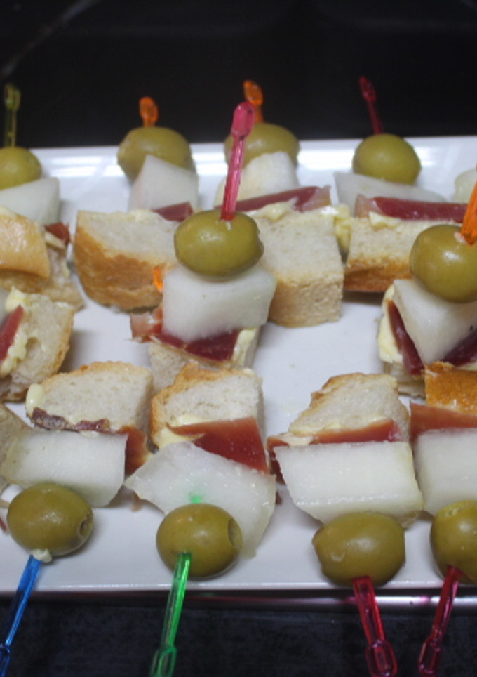 Una foto de Banderillas jamón con melón y margarina