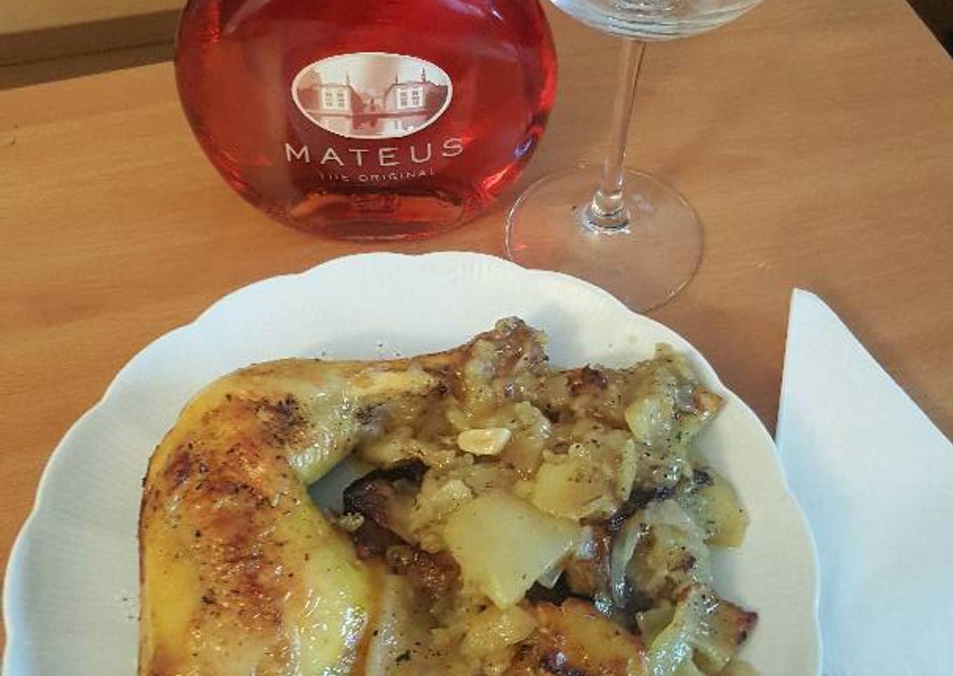 Pollo al horno con vino blanco