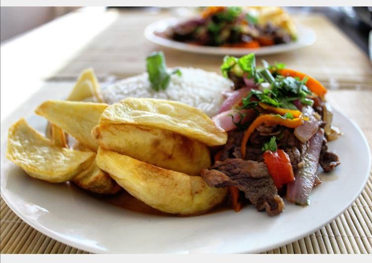 Lomo saltado peruano