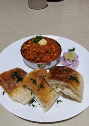 पनीर पाव भाजी रेसिपी चे मुख्य फोटो 