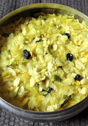 નાયલોન પૌવા નો ચેવડો(Nylon poha chevdo recipe in Gujarati) રેસીપી મુખ્ય ફોટો
