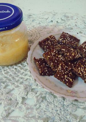 Una foto de Crackers de lino, mermelada casera de pera 🍐