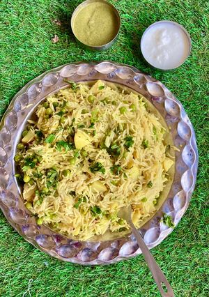 आलू मटर वाली खिचड़ी (Aloo Matar wali khichdi recipe in hindi) रेसिपी मुख्य फोटो