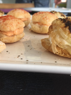 Una foto de Hojaldritos rellenos, aperitivo😛