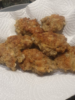 A picture of Fried meatballs.