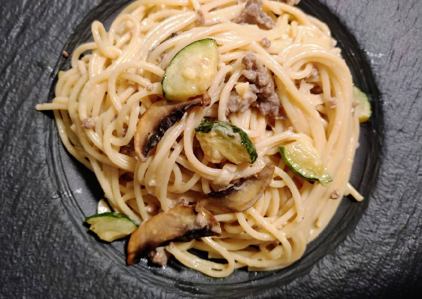 Sausage, zucchini and mushroom pasta