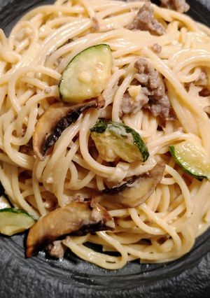 A picture of Sausage, zucchini and mushroom pasta.
