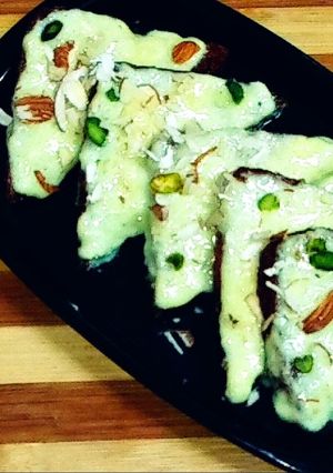 A picture of Shahi tukda.
