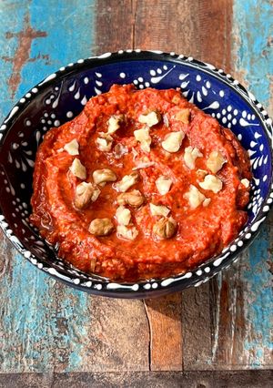 Una foto de Muhammara o crema de pimiento 🫑