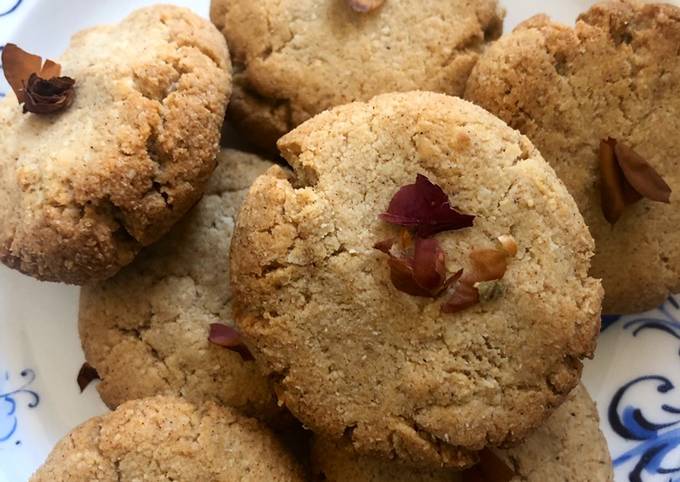 Rose and cardamom cookies - vegan