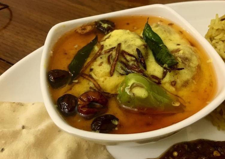 Recipe of Perfect Karhi pakora with Masala Khicdi 😄😄😄😄