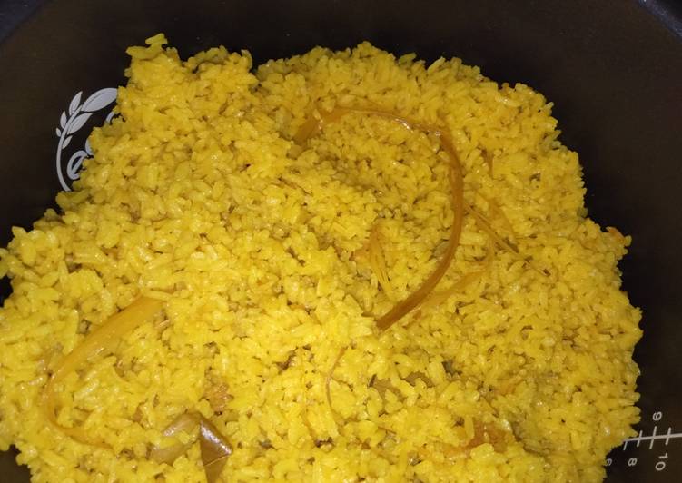 Nasi kuning harum dan gurih