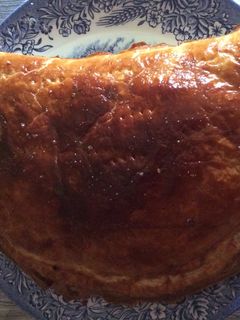 Una foto de Empanadilla gigante de crema de espinacas y queso 🧀🍃