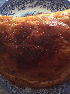 Una foto de Empanadilla gigante de crema de espinacas y queso 🧀🍃