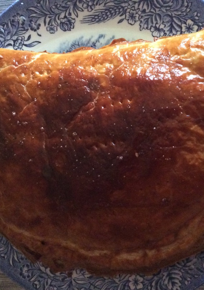Una foto de Empanadilla gigante de crema de espinacas y queso 🧀🍃