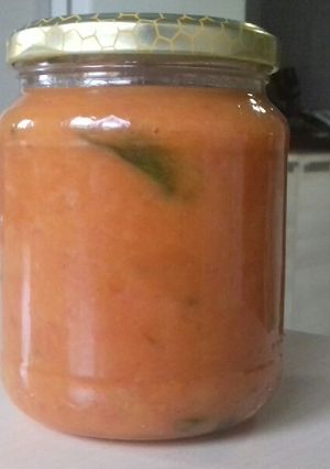 A picture of Basil sauce.