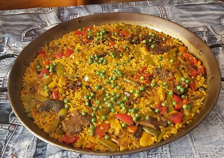 Paella valenciana vegana