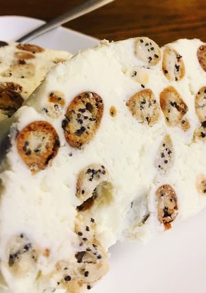 A picture of The Lazy (no-bake cookie pie).