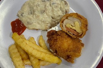 Anti Ribet, Memasak Chicken cordon bleu with creamy mushroom sauce ala anak kosan Bunda Pasti Bisa